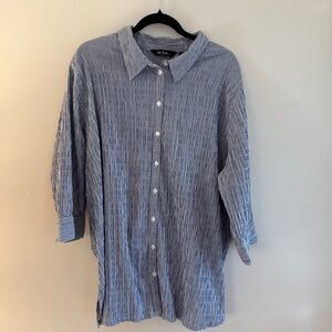 Ulla Popken. Blue and White. Crinkle fabric never looks wrinkled. Size 24/26